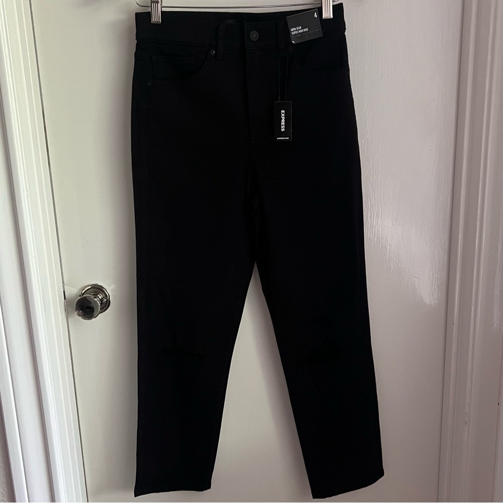 Express MOM JEAN SUPER HIGH RISE distressed jean• size 4• black jean• NWT
